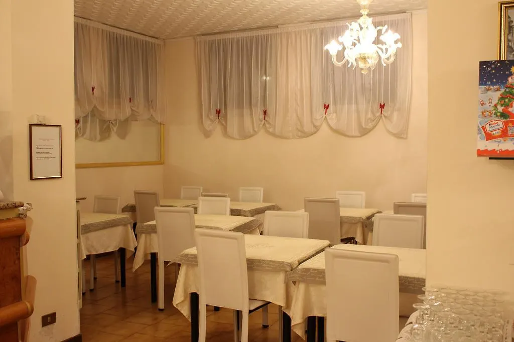 Hotel Vienna トスコラーノ・マデルノ イタリア
