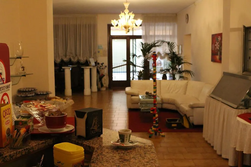 Hotel Vienna トスコラーノ・マデルノ イタリア